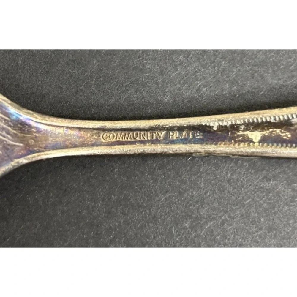 Oneida Community Grosvenor Sugar Spoon & Butter Knife Silverplate Monogrammed F